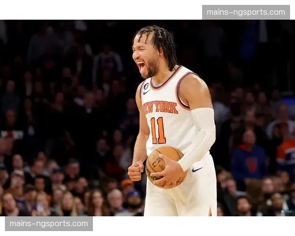 尼克斯利用布伦森持球突破分球，频繁制造理想进攻对位挑战绿军防线